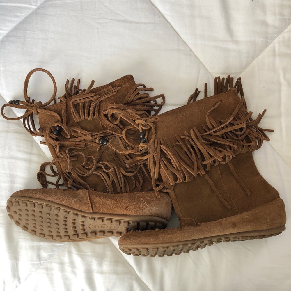 Woman’s Minnetonka boots